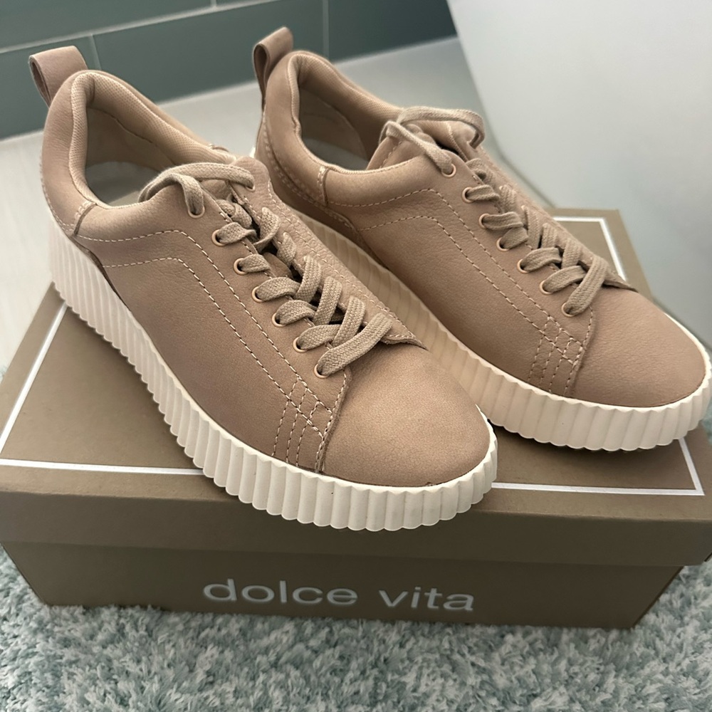 Dolce Vita Women's Tan Sneakers